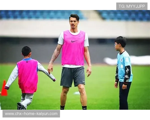 水晶宫防线坚如磐石 主帅战术布置获球迷与媒体高度评价 水晶宫防线坚如磐石 主帅战术布置获球迷与媒体高度评价