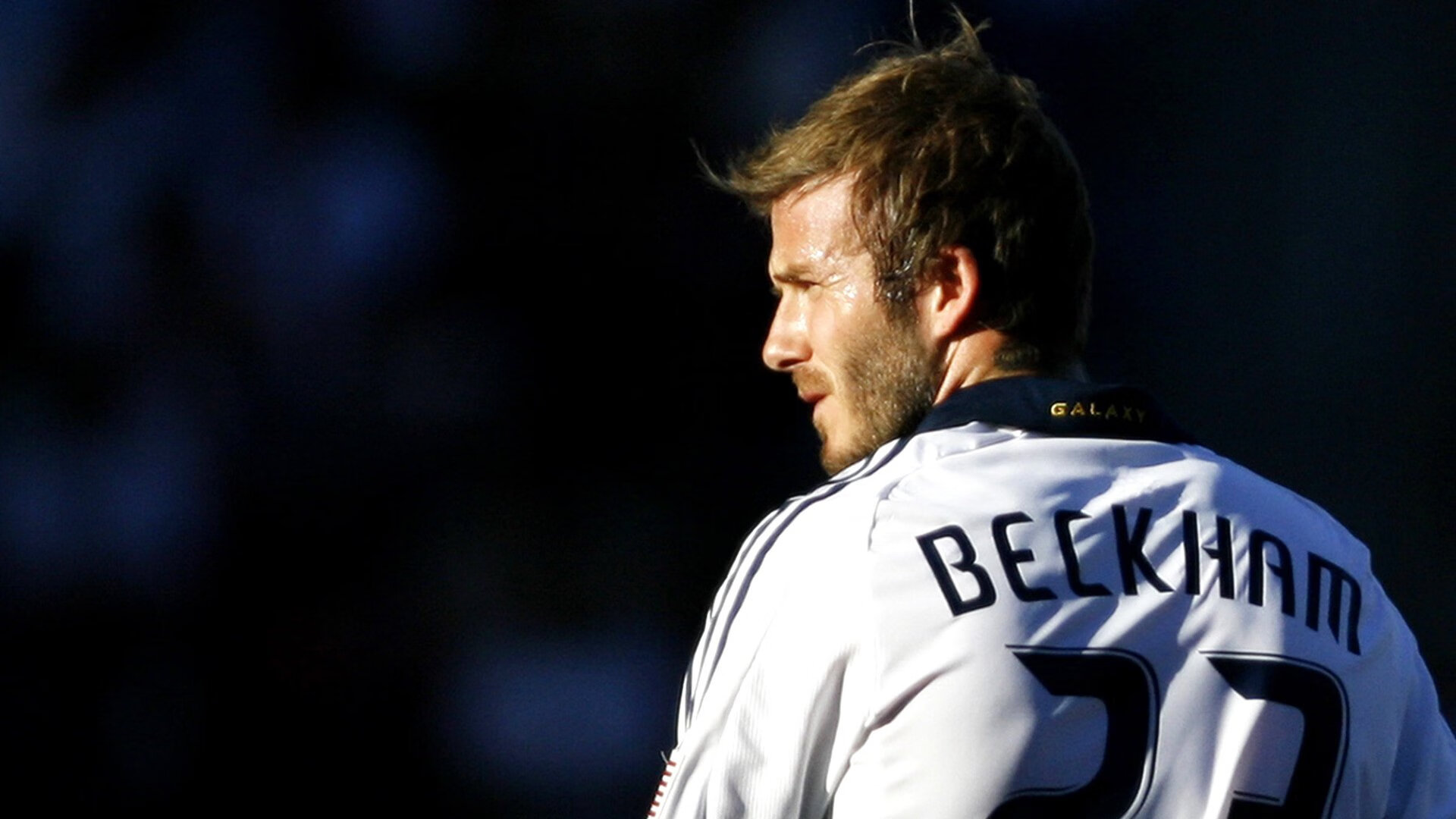 推杆大师挑战赛 选手在极具坡度果岭上竞逐精准度